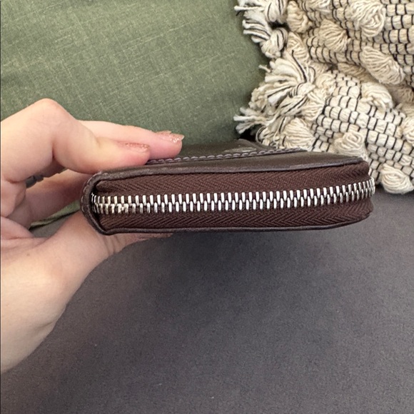Vintage Coach Chelsea Zip Around Wallet - Picture 4 of 9